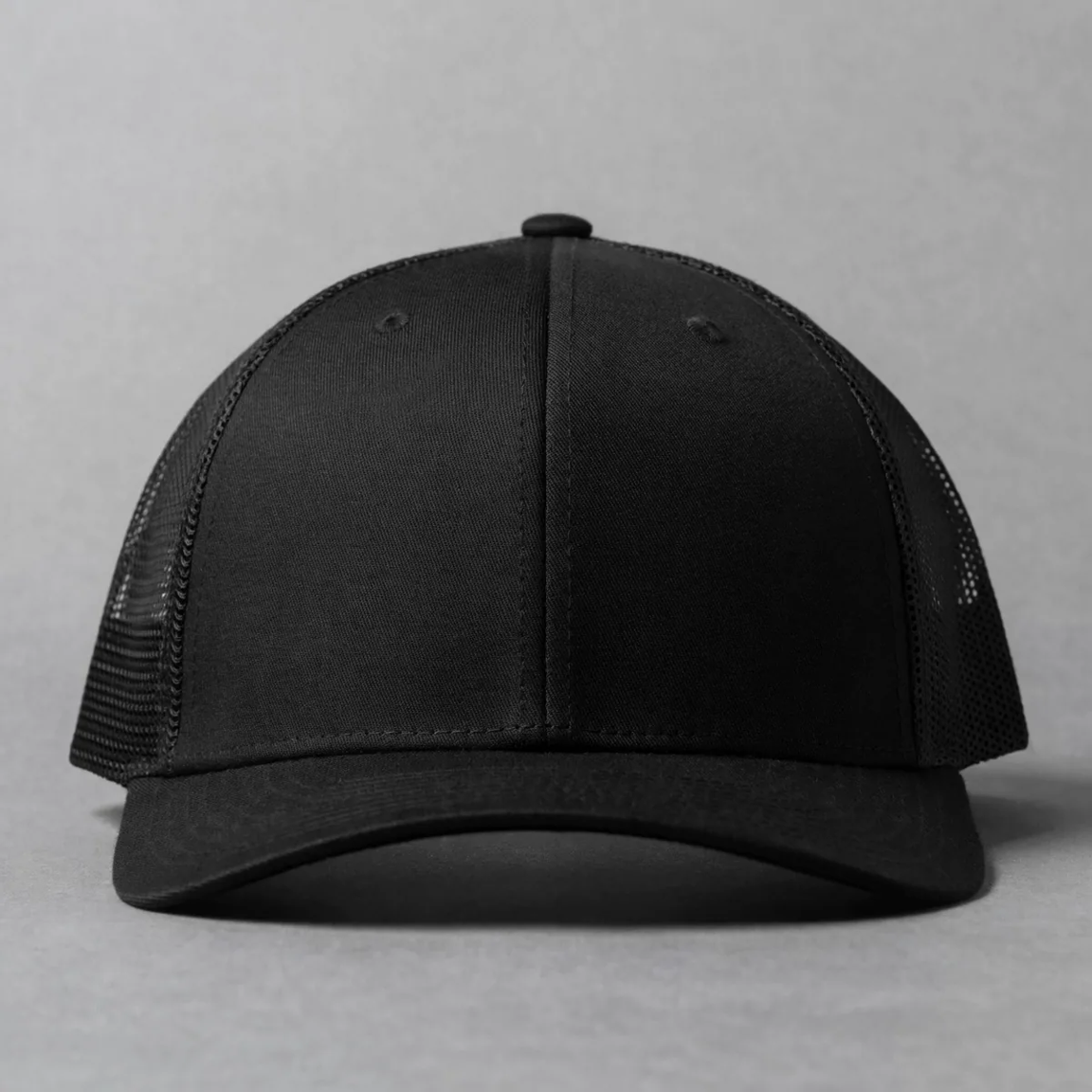 Gorra prenda negra con el logotipo de Sincopados Producciones